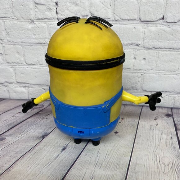 Despicable Me Talking Stuart Minion Toy 8 Inches Tall Used Tested Works - Picture 3 of 12